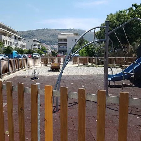Ban Apartament *