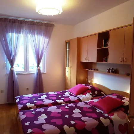 Ban Apartament *